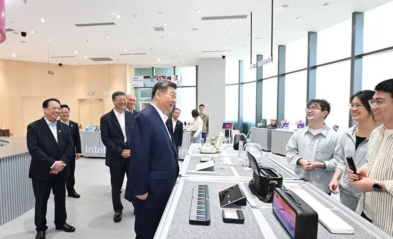 习近平在上海考察时强调 加快建成具有全球影响力的科技创新高地